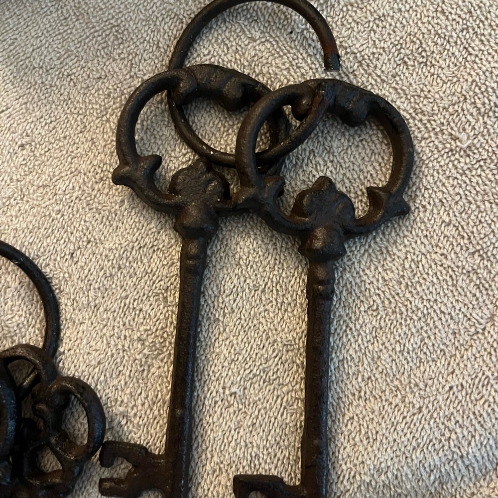 Metal Keys - Picture 2 of 3